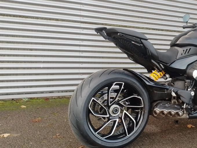 DUCATI DIAVEL V4 4