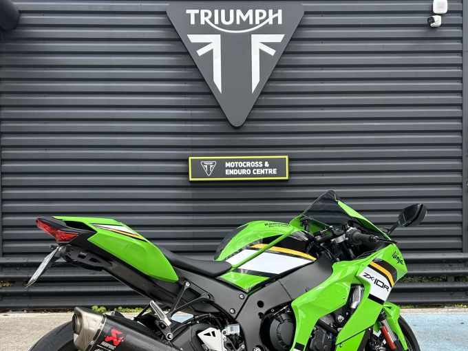 KAWASAKI ZX-10R 4