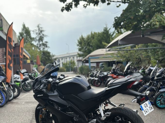 YAMAHA YZF-R125 4