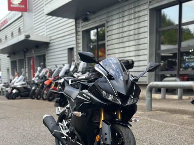 YAMAHA YZF-R125 4