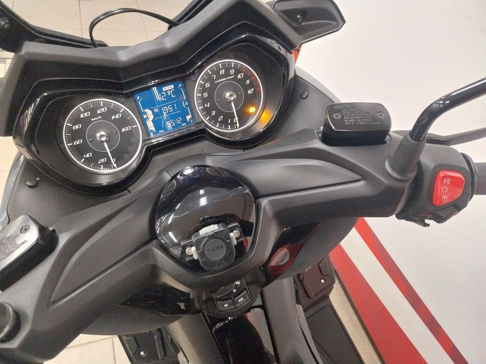 YAMAHA X-MAX 125 TECHMAX 4