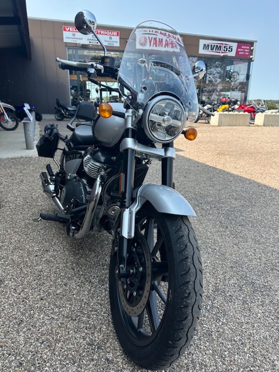 ROYAL ENFIELD SUPER METEOR 650 4