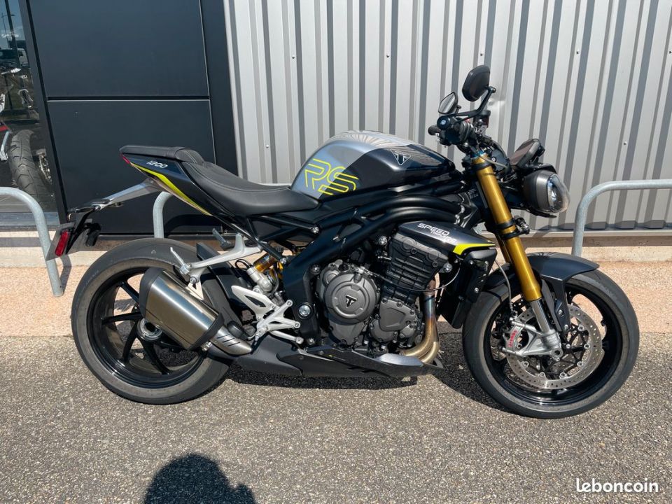 TRIUMPH SPEED TRIPLE 1200 RS 4