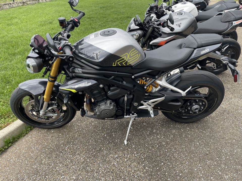 TRIUMPH SPEED TRIPLE 1200 RS 4
