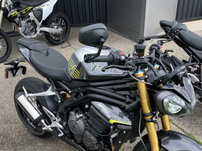 TRIUMPH SPEED TRIPLE 1200 RS 4