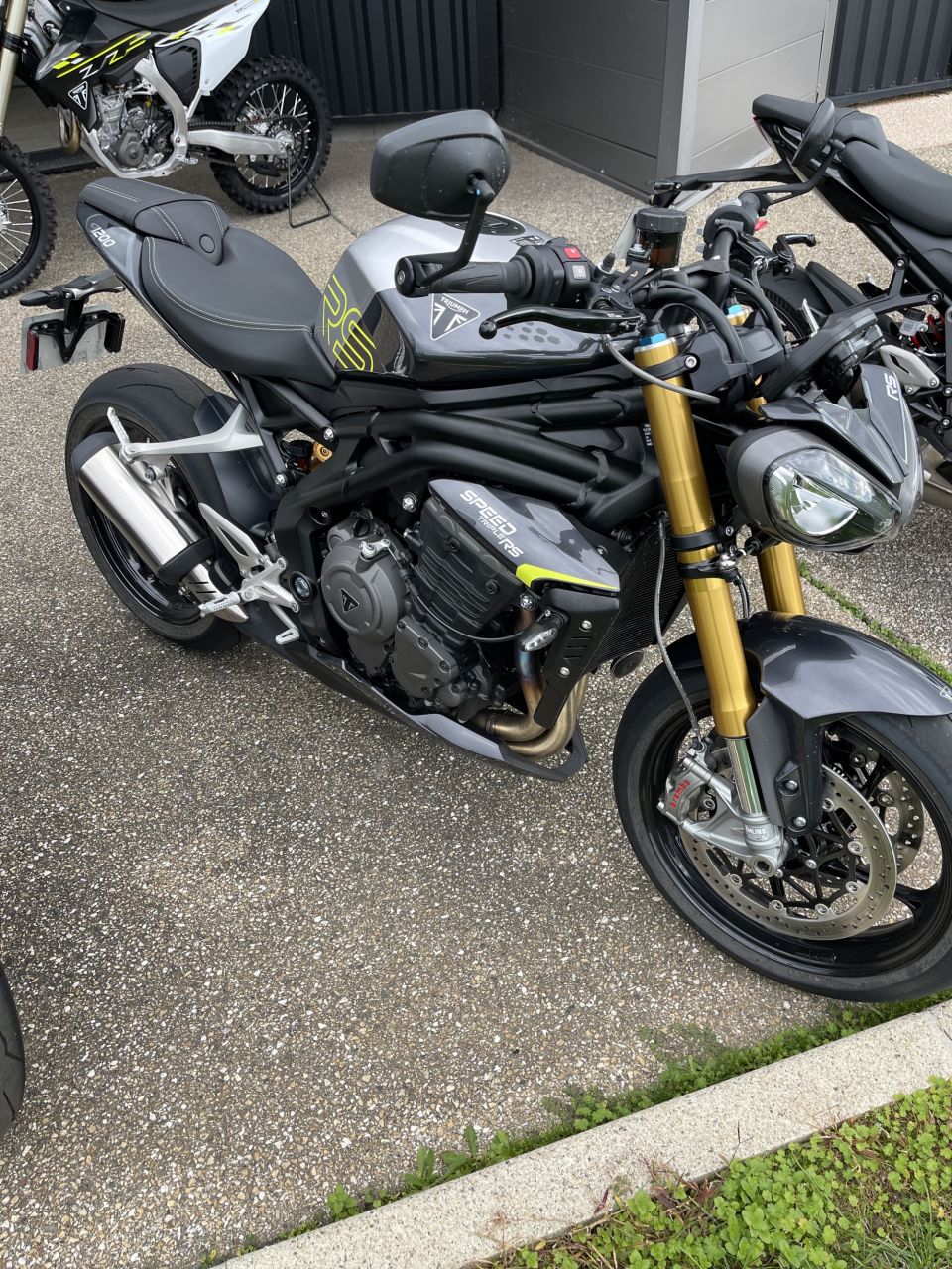 TRIUMPH SPEED TRIPLE 1200 RS 4