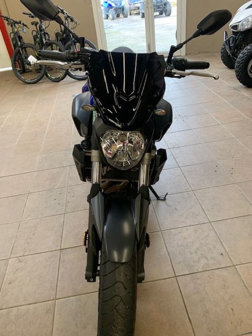 YAMAHA MT-07 4
