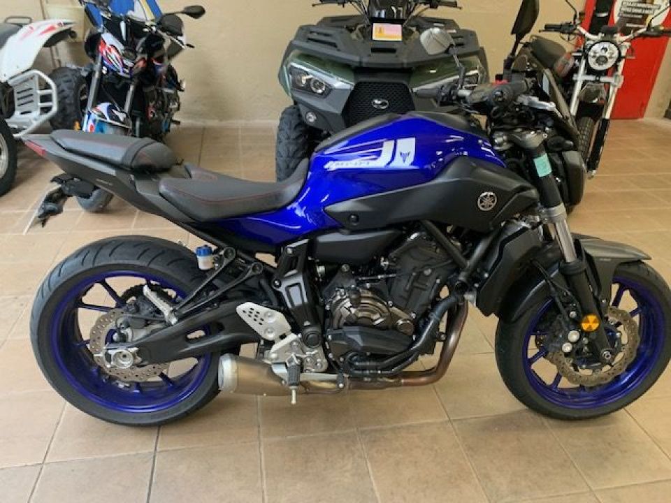 YAMAHA MT-07 4