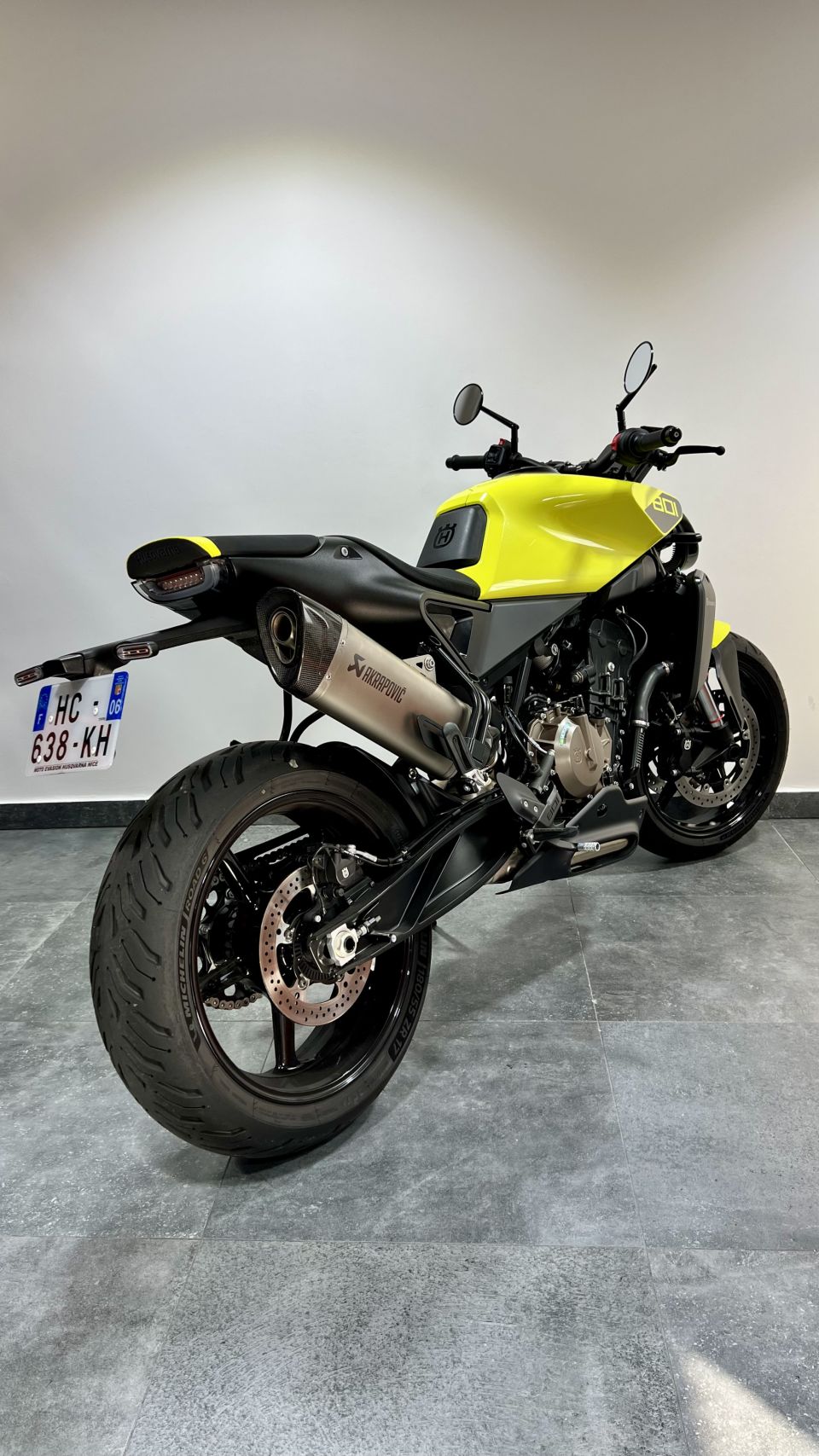 HUSQVARNA 801 Vitpilen 4