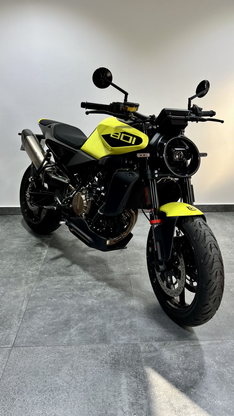 HUSQVARNA 801 Vitpilen 4