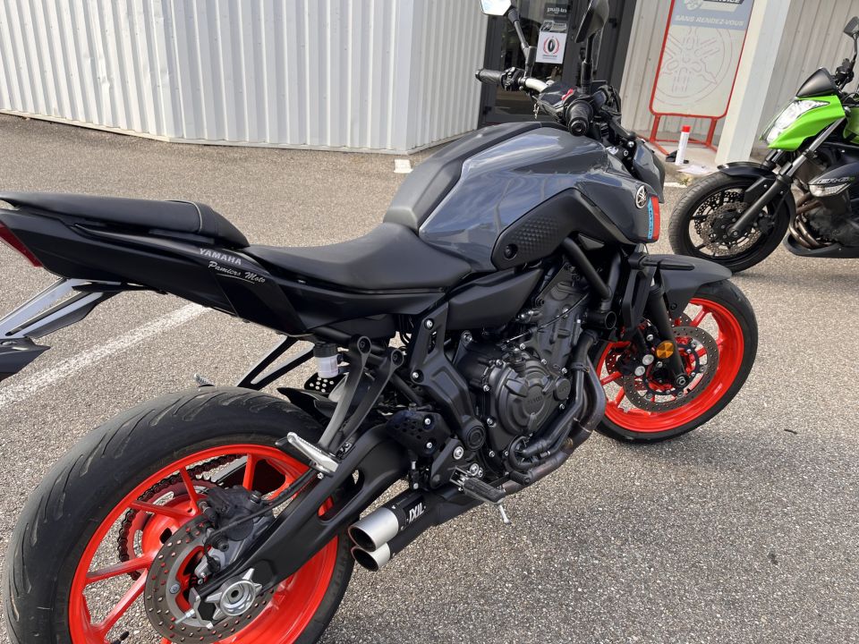 YAMAHA MT-07 4