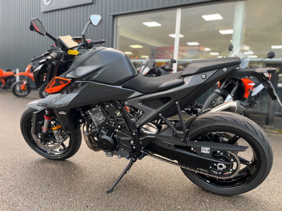 KTM 990 DUKE 4