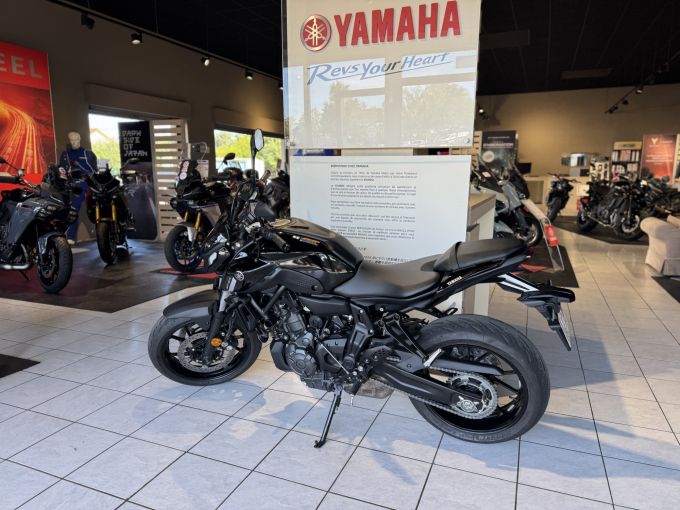 YAMAHA MT-07 (47.5CV) 4