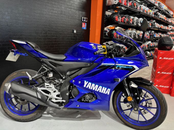 YAMAHA YZF 125 R ABS 4