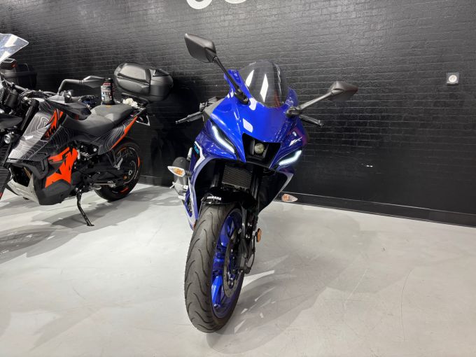 YAMAHA YZF 125 R ABS 4