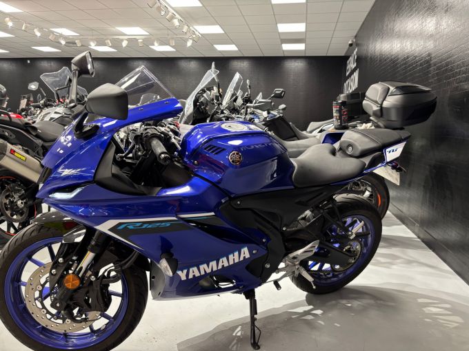 YAMAHA YZF 125 R ABS 4