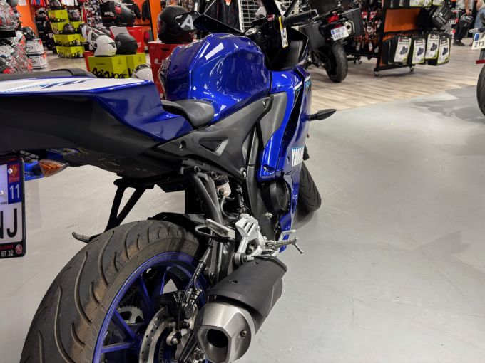 YAMAHA YZF 125 R ABS 4