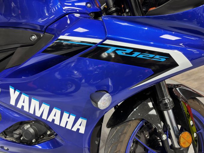 YAMAHA YZF 125 R ABS 4