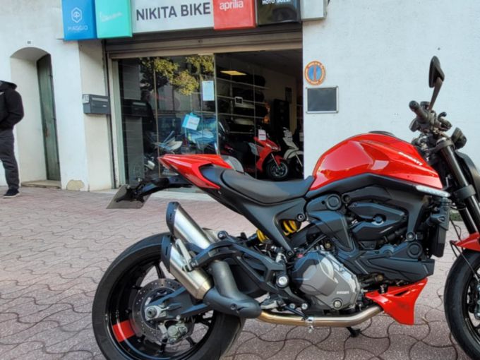 DUCATI MONSTER 900 4