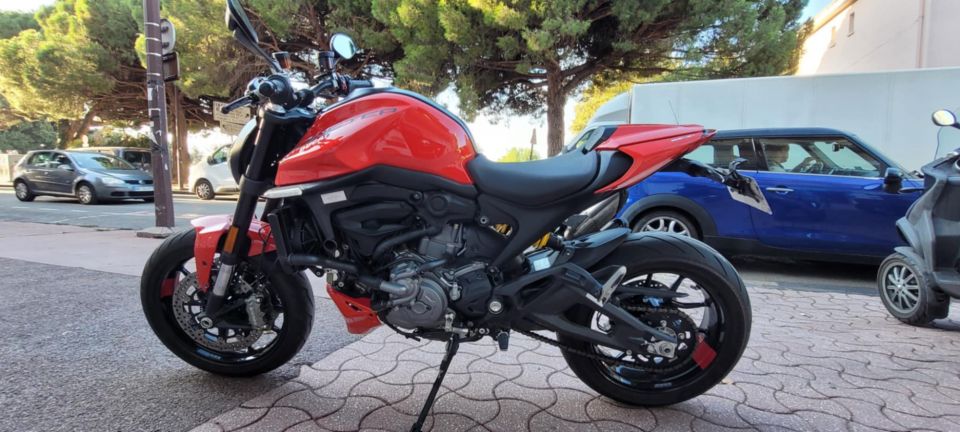 DUCATI MONSTER 900 4