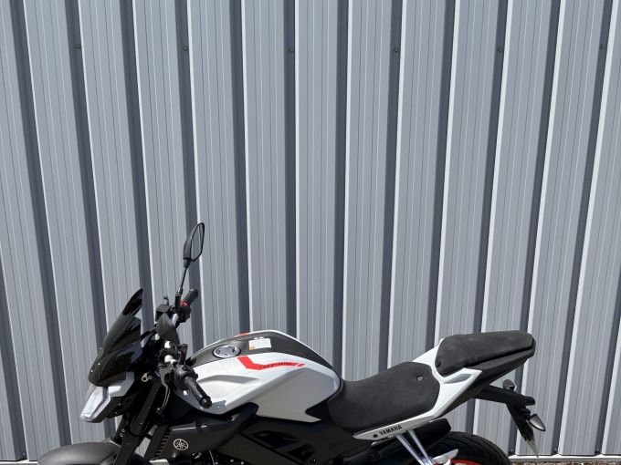 YAMAHA MT-125 ABS 4