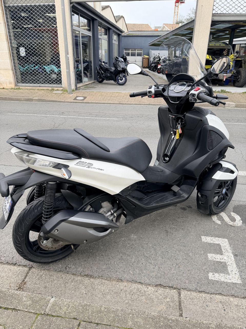 PIAGGIO MP3 300LT YOURBAN 4