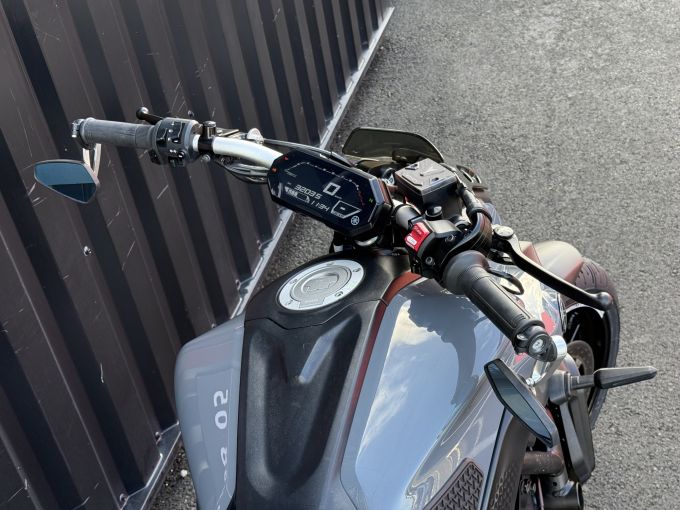 YAMAHA MT-07 4