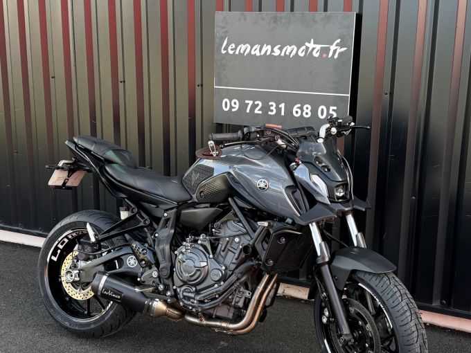 YAMAHA MT-07 4