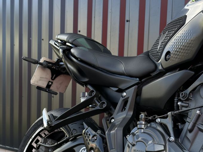 YAMAHA MT-07 4