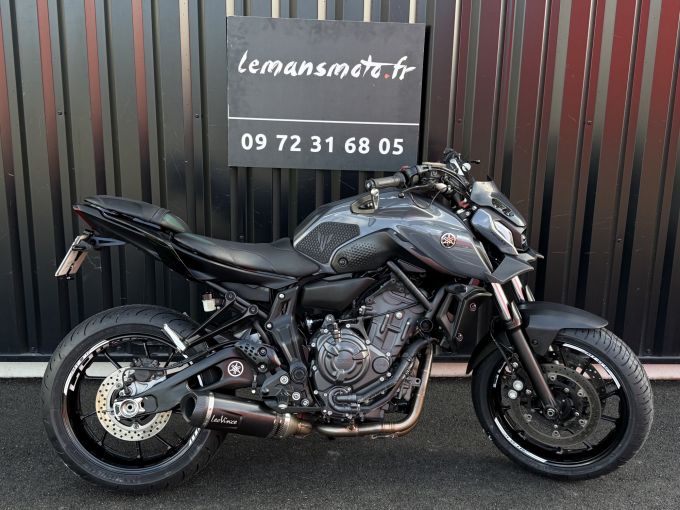 YAMAHA MT-07 4