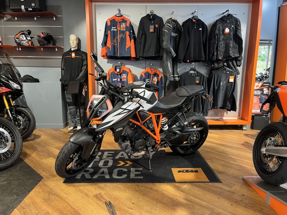 KTM 1290 SUPER DUKE R 4