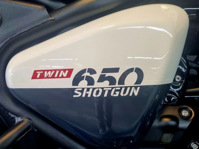 ROYAL ENFIELD SHOTGUN 650 4