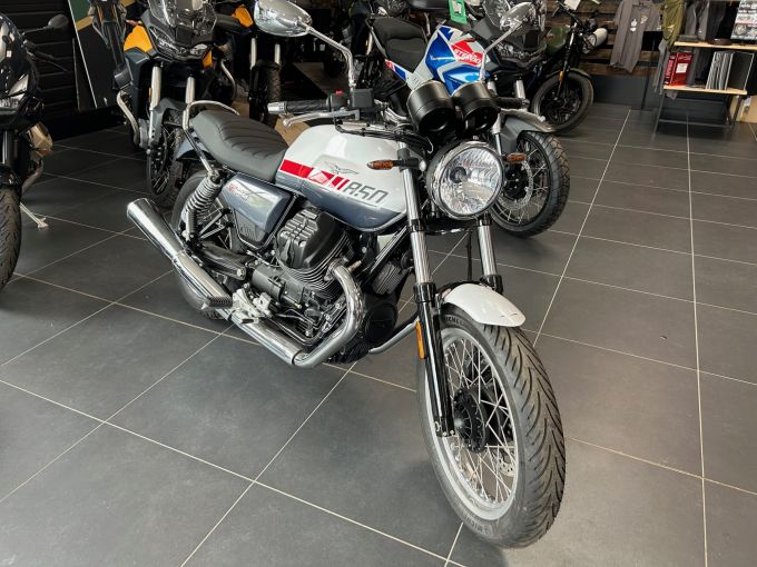 MOTO GUZZI V7 SPECIAL 4