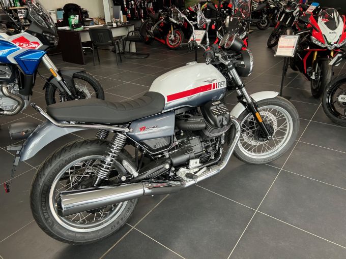 MOTO GUZZI V7 SPECIAL 4