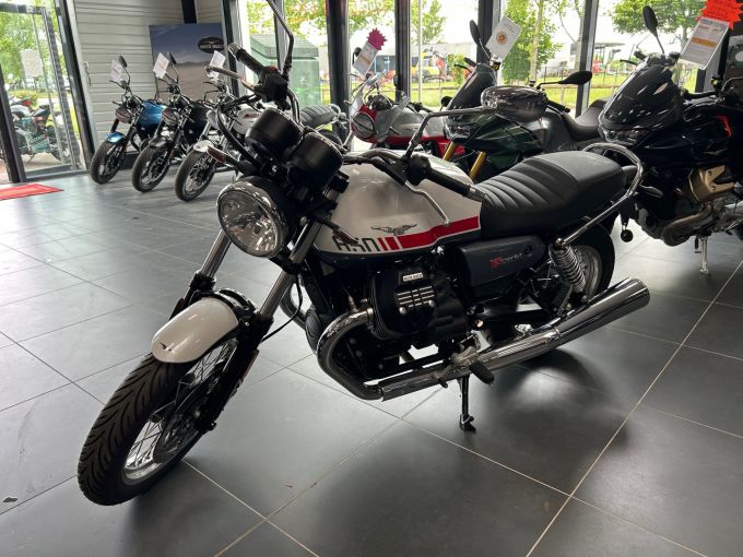 MOTO GUZZI V7 SPECIAL 4