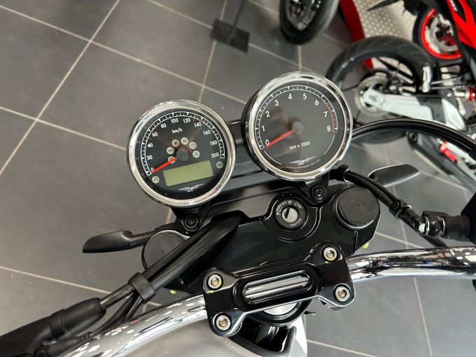 MOTO GUZZI V7 SPECIAL 4