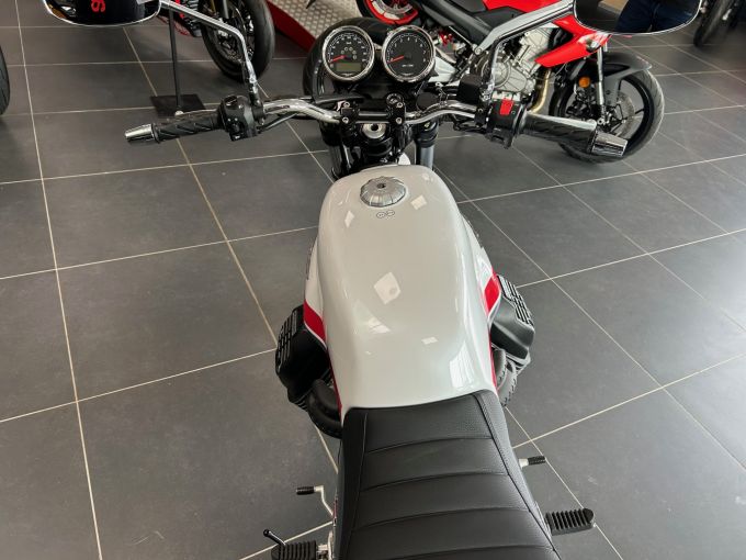 MOTO GUZZI V7 SPECIAL 4