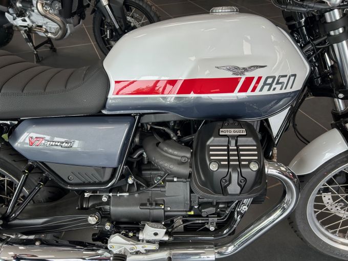 MOTO GUZZI V7 SPECIAL 4