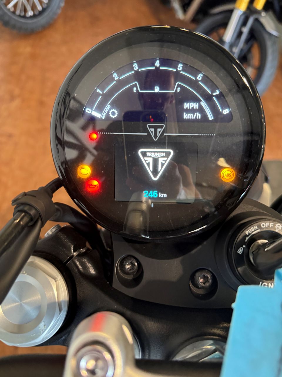 TRIUMPH SPEED TWIN 900 4