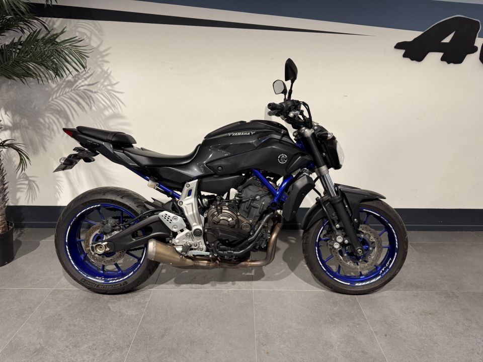 YAMAHA MT-07 (47.5CV) 4