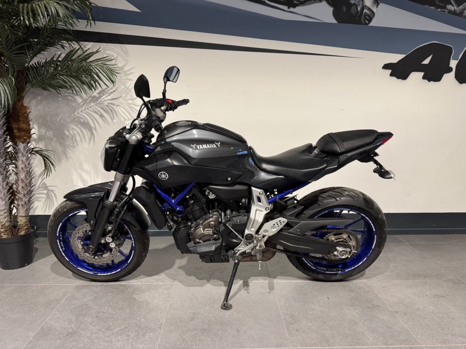 YAMAHA MT-07 (47.5CV) 4