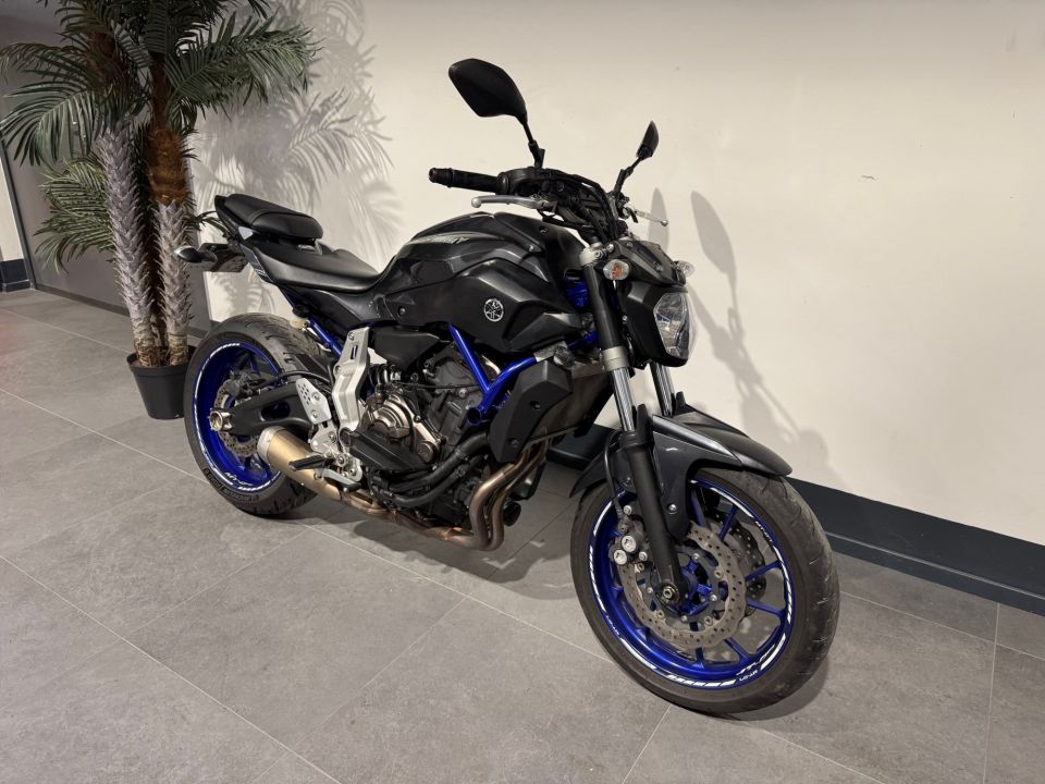 YAMAHA MT-07 (47.5CV) 4