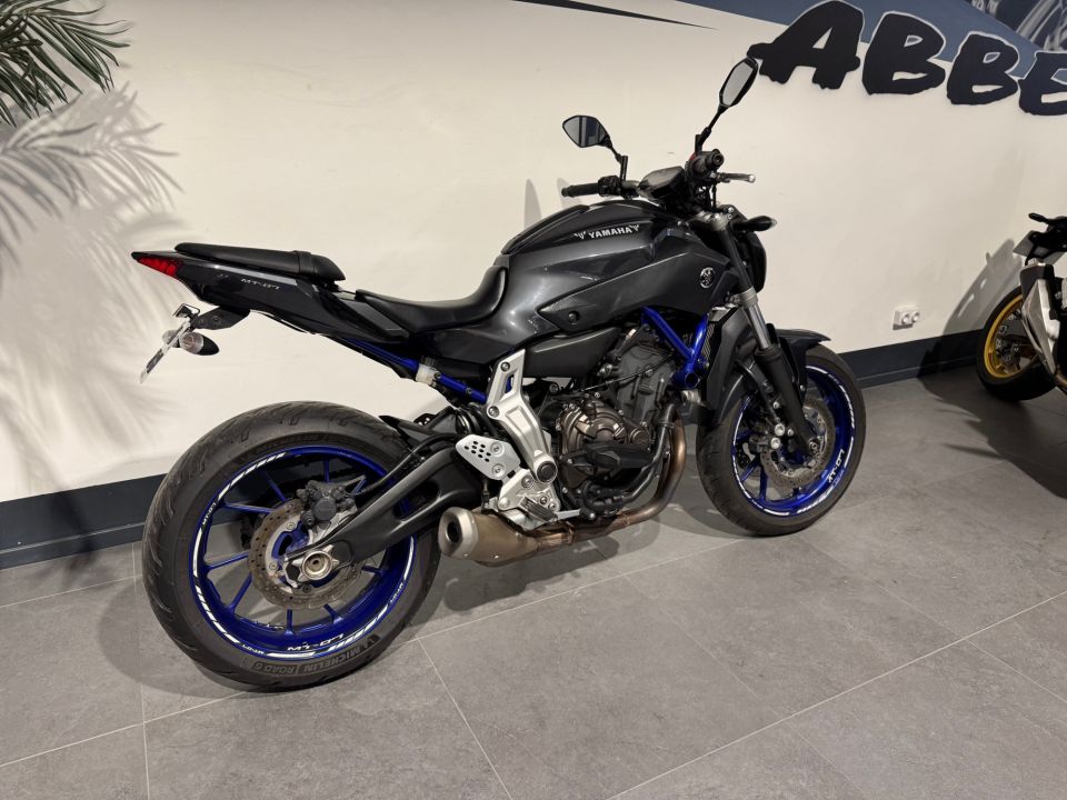YAMAHA MT-07 (47.5CV) 4