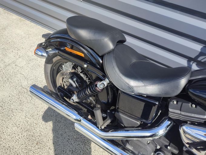 HARLEY-DAVIDSON DYNA STREET BOB 1690 4