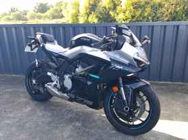 CF MOTO 675 SR-R - 2025