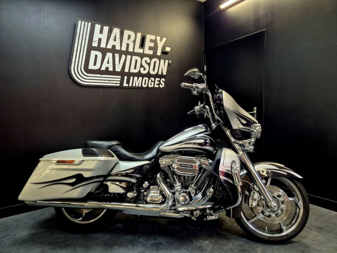 HARLEY-DAVIDSON TOURING STREET GLIDE 1800 CVO 4