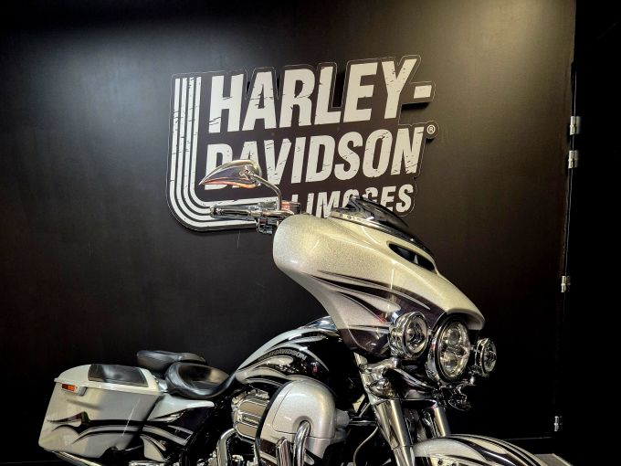 HARLEY-DAVIDSON TOURING STREET GLIDE 1800 CVO 4
