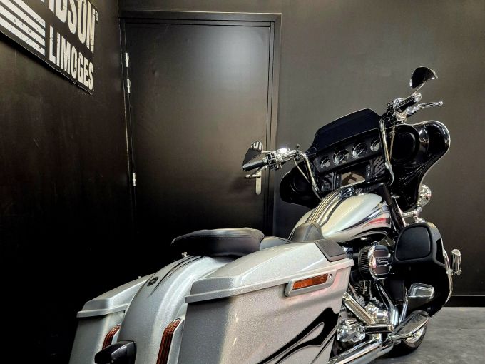 HARLEY-DAVIDSON TOURING STREET GLIDE 1800 CVO 4