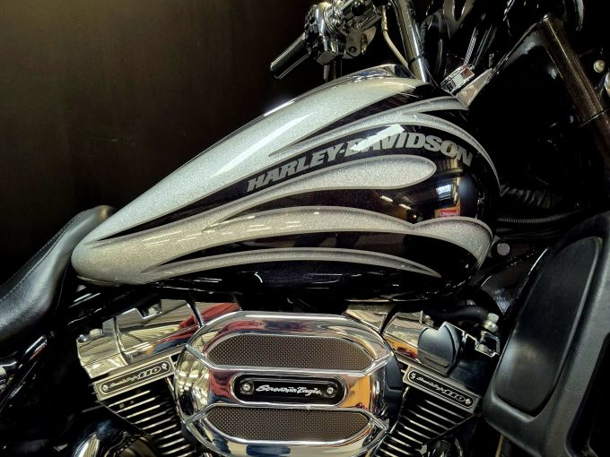 HARLEY-DAVIDSON TOURING STREET GLIDE 1800 CVO 4
