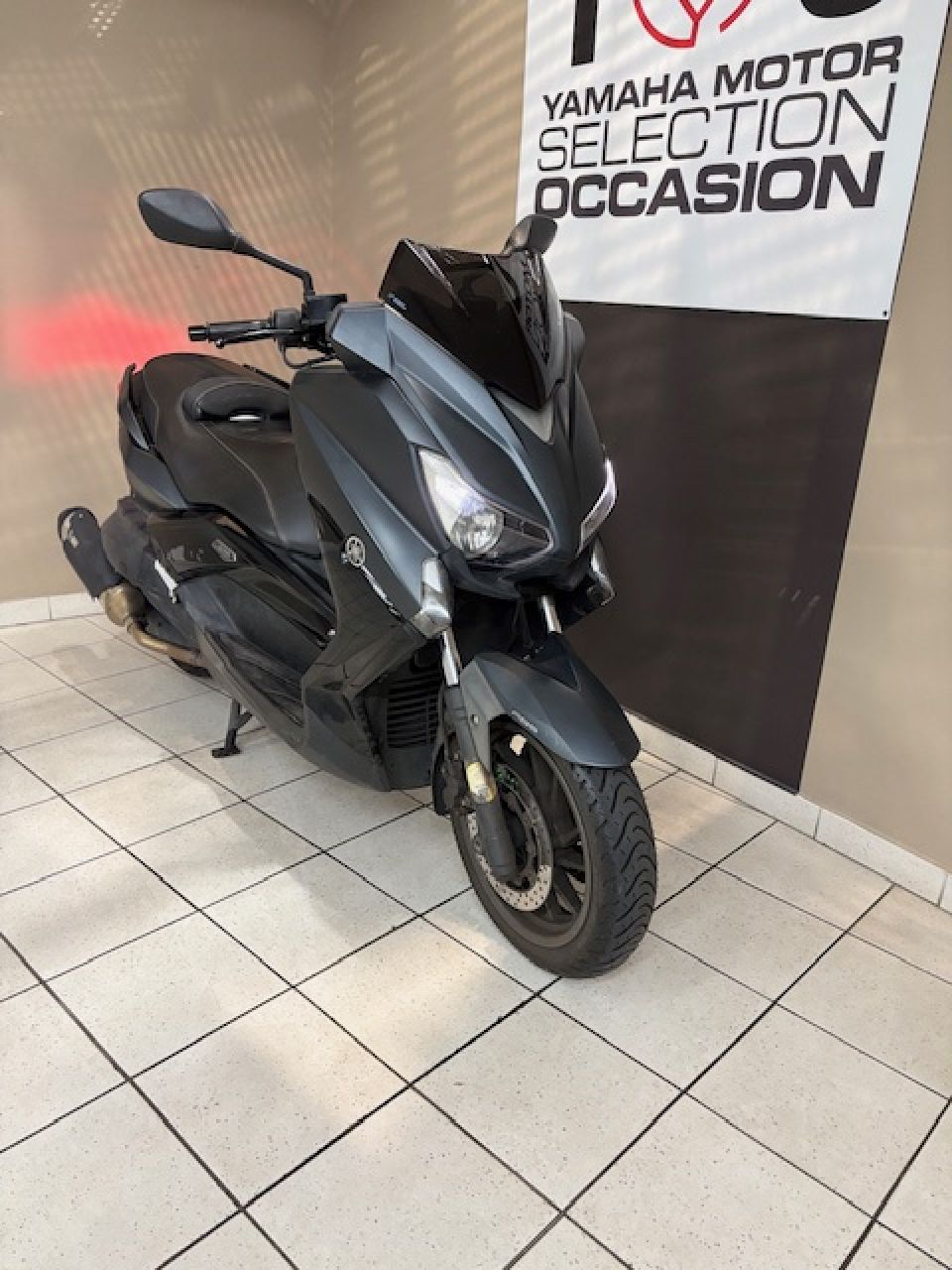 YAMAHA X-MAX 400 IRON 4